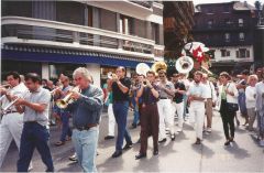Megéve Jazz Contest, Parádé, középen Michel Bastide (Hot Antic Jazz Band) és Bényei Tamás 1997